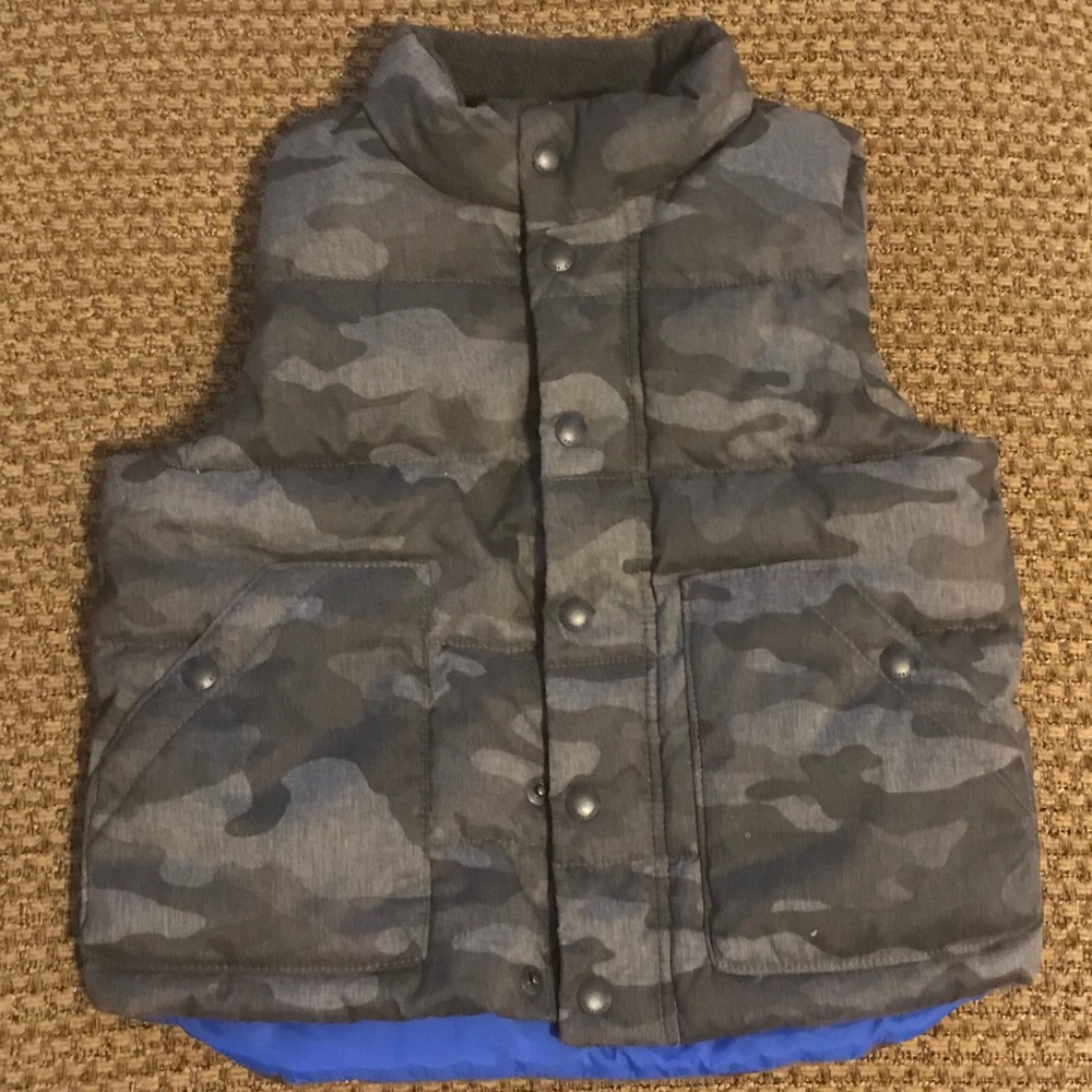 Baby Gap Gray Camo Puffer Vest!! Size 3 Years!